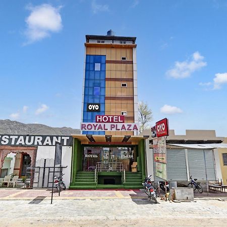 Oyo 10413皇家广场酒店 布什格尔 外观 照片