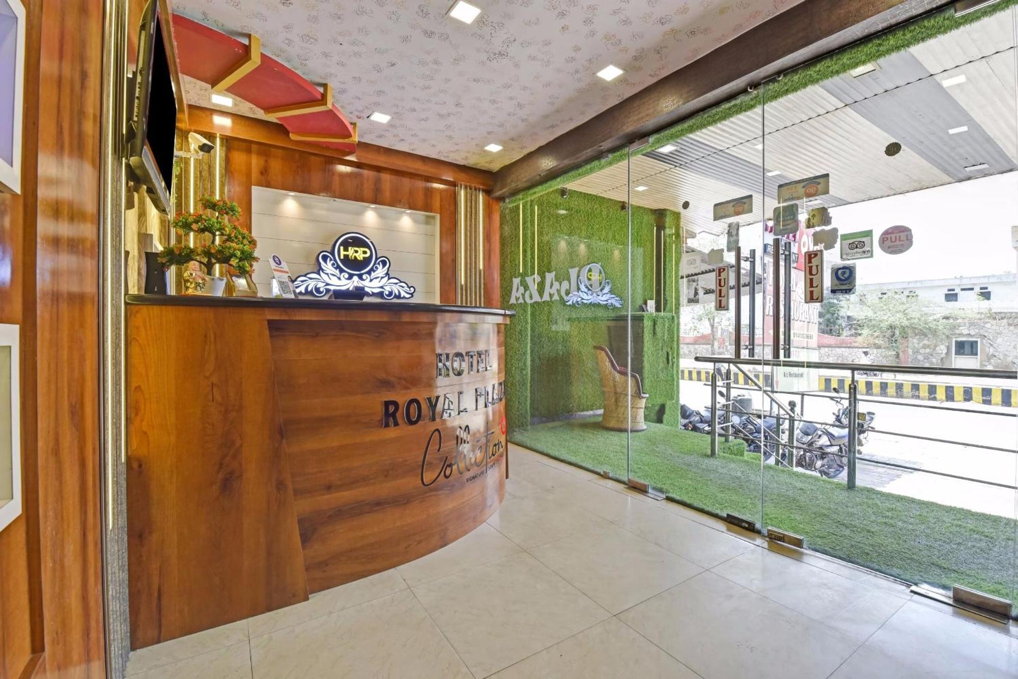 Oyo 10413皇家广场酒店 布什格尔 外观 照片
